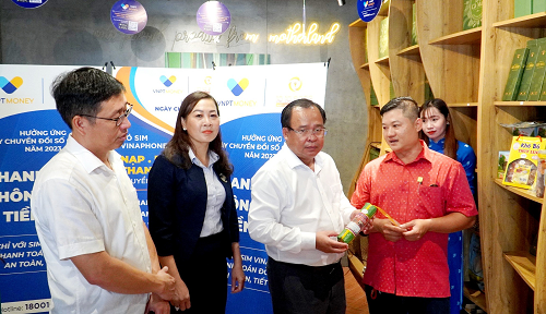 VNPT tổ chức sự kiện điểm thanh toán không dùng tiền mặt tại Cà Mau