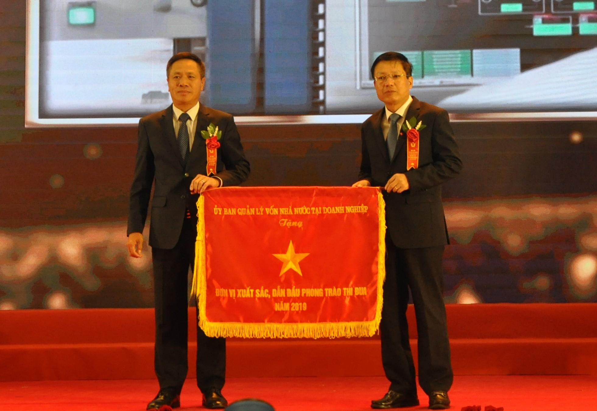 VNPT honourably awarded emulation flag of Commission for the Managenment of State Capital at Enterprises